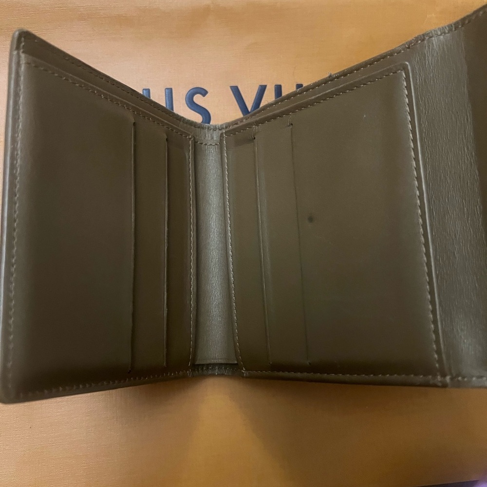 Louis Vuitton gold vernis mat compact wallet 🔥🔥 - Picture 7 of 7